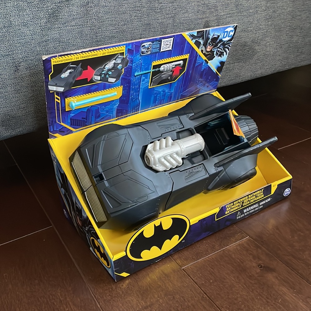 DC Comics Batmobile - Picture 4 of 9